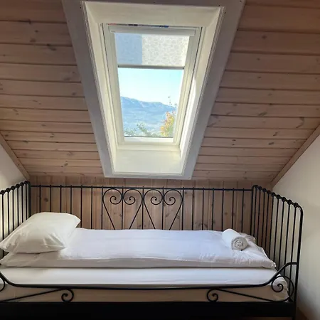 Big Central House With Balcony - Mountain Views - Free Parking *